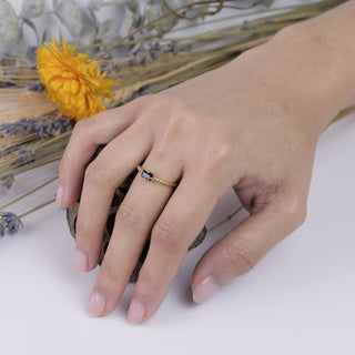 Brass Decorated Prong Stone Ring: Emerald