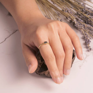 Brass Decorated Prong Stone Ring: Emerald