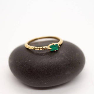 Brass Decorated Prong Stone Ring: Emerald