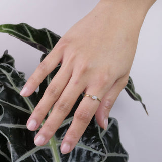 Brass Decorated Prong Stone Ring: Emerald