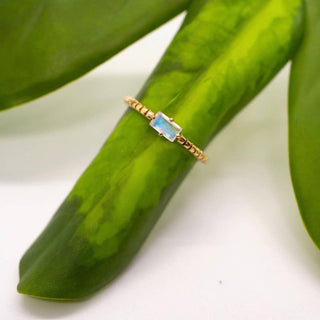 Brass Decorated Prong Stone Ring: Emerald
